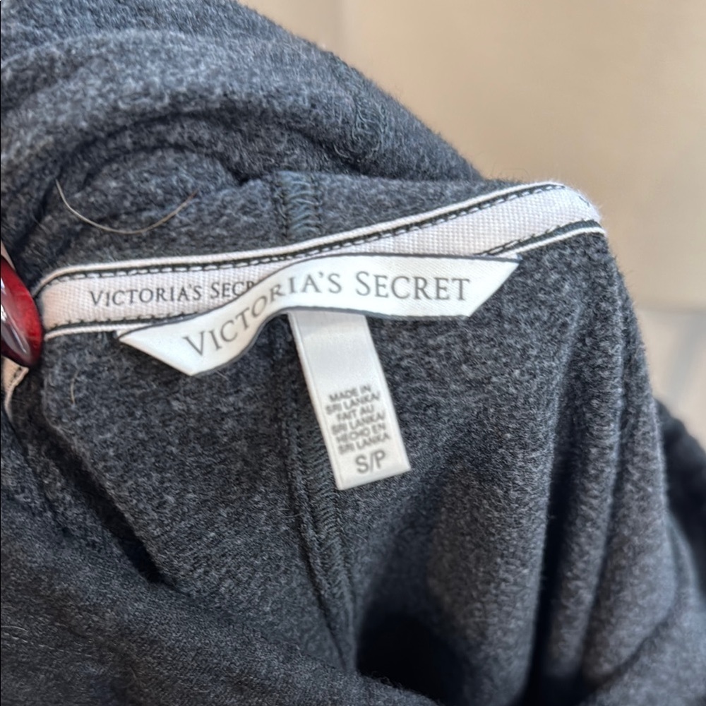 Victoria's Secret Black Crew Neck Sweater with Slim Fit - Picture 4 of 4